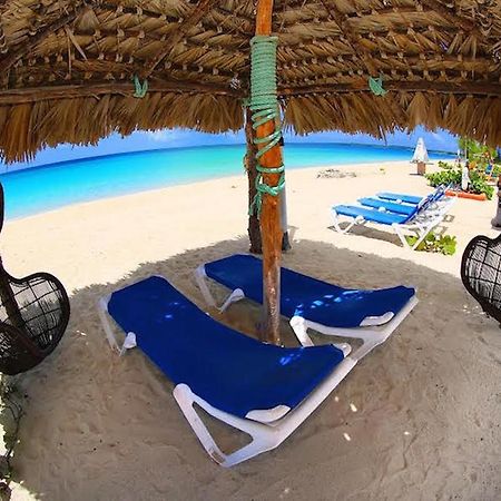 Rollezz Villas Beach Resort Old Bight 外观 照片