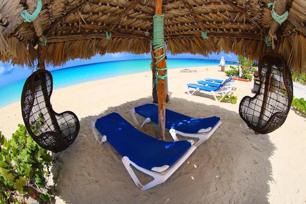 Rollezz Villas Beach Resort Old Bight 外观 照片