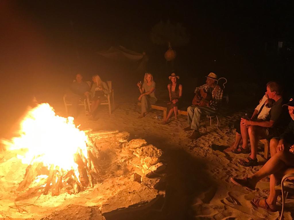 Rollezz Villas Beach Resort Old Bight 外观 照片