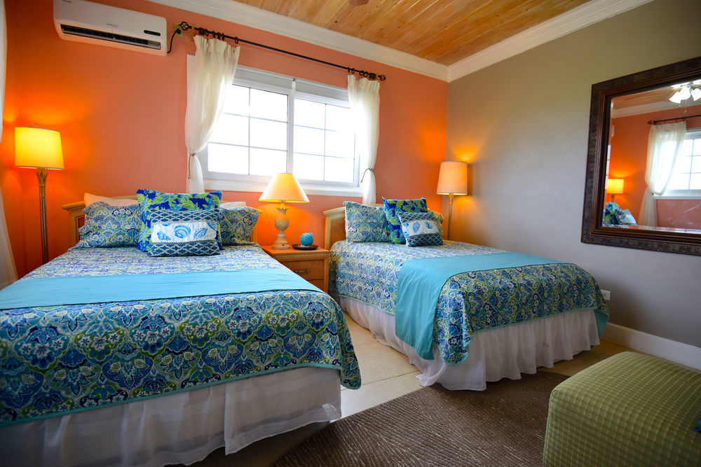 Rollezz Villas Beach Resort Old Bight 外观 照片